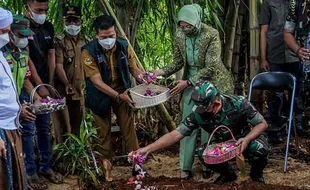 KSAD Kunjungi Rumah dan Makam Korban Kecelakaan Nagreg Bandung