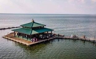 Wisata Makam Apung di Pantai Sayung, Tak Tersentuh Air Laut