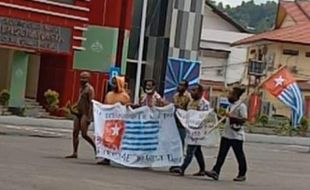 8 Pengibar Bendera OPM Jadi Tersangka Kasus Makar