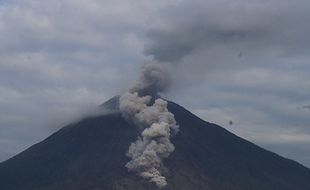 Kisah Unik Mbah Dipo, Juru Kunci Gunung Semeru yang Telah Tiada