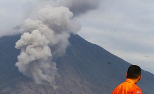 Erupsi Semeru Dikaitkan Ramalan Jayabaya, Ini Penjelasan BPBD