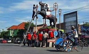 Mengenal Prawirodigdoyo, Sosok Penunggang Kuda di Simpang 4 Karanggede