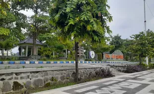 Gara-gara Putus Cinta, 2 Siswi SMA Madiun Teler di Alun-Alun Caruban