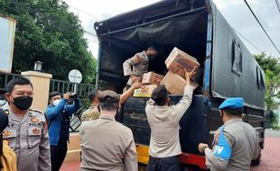 Polres Sukoharjo Kirim 4 Truk Bantuan untuk Korban Erupsi Semeru