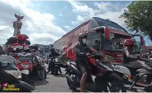 Duel Lawan RANS Cilegon FC Boleh Dihadiri Penonton, 100 Suporter Persis Solo Berangkat ke Bogor