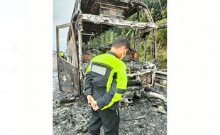 Polisi Selidiki Penyebab Kebakaran Bus Sudiro di Tol Semarang-Solo