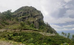 Deretan Gunung Api Purba & Bukit Emas di Wonogiri