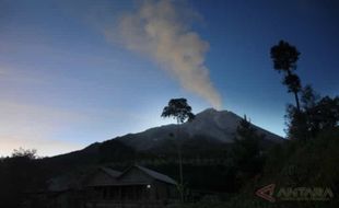 Sama-sama Siaga, Apa Sih Beda Erupsi Gunung Semeru dan Merapi?