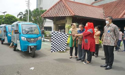 PLN Bagikan Gerobak Molis kepada UKM Jateng, Dorong Produktivitas Usaha