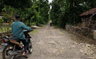 Belasan Tahun Jalan Gading-Kalikobok Tanon Sragen Rusak Tanpa Perbaikan