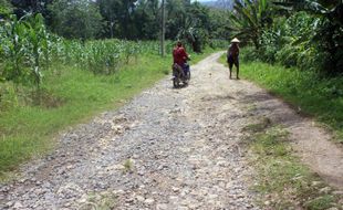 Jalan Menuju Warung Apung WKO Rusak, 2 Tahun Belum Diperbaiki