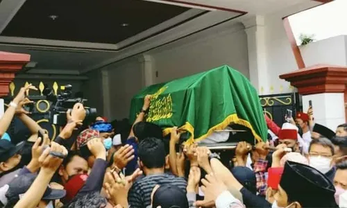 Jenazah Haji Lulung Tiba di Rumah Duka Kebon Jeruk