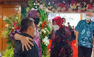 Lukisan Karya Difabel Laku Rp357 Juta, Risma: Ada yang Bersejarah