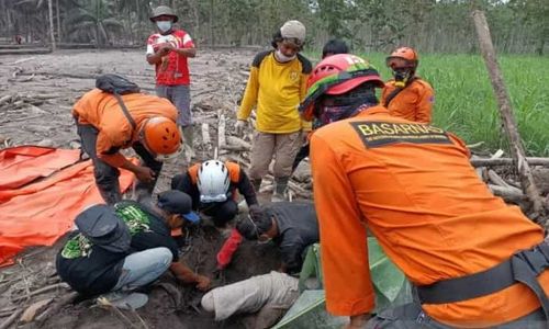 Tim DVI Polri Terima 30 Jenazah Korban Awan Panas Semeru