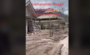 Masjid Ini Kokoh Meski Diterjang Material Panas Semeru