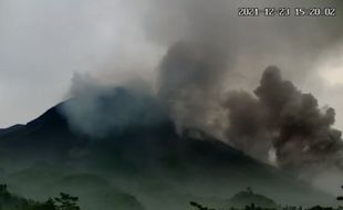 Sore Ini Gunung Merapi 3 Kali Muntahkan Awan Panas Guguran