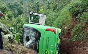 Pulang dari Objek Wisata Guci, Rombongan Santri Tegal Alami Kecelakaan