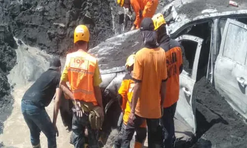 Terpendam Lahar Dingin Semeru, Mobil Tim SAR UNS Tak Bisa Diperbaiki