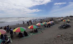 Volume Sampah di Pantai Parangtritis Meningkat hingga 3,6 Ton/Hari saat Lebaran