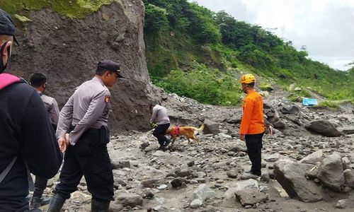 Banjir Lahar Dingin Merapi Terjang Kali Bebeng, 1 Pengemudi Truk Hilang