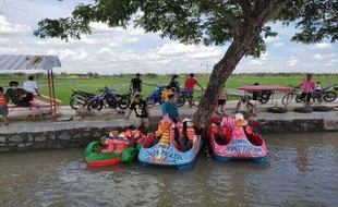 Wisata Baru di Klaten: Naik Bebek Air di Sungai Tempuk Pusur, Seru Lur!