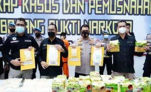 Polisi Endus 25 Kg Sabu-Sabu dan 30.000 Butir Ekstasi dalam Bungkus Teh