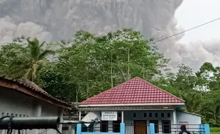 Gunung Semeru Meletus, Waspada Potensi Lontaran Batu Pijar di Puncak