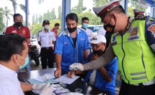 Puluhan Sopir Bus di Terminal Madiun dan Caruban Dites Urine