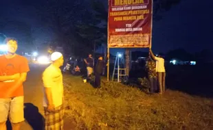 Bolon Colomadu Jadi Lokasi Mangkal PSK, Warga Beraksi Tolak Prostitusi