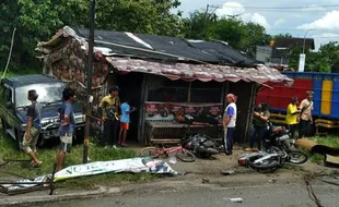 Truk Gasak 3 Motor di Gembongan Kartasura, 2 Orang Terluka