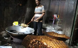 Harga Minyak Goreng Mahal, Produsen Rambak Klaten Hanya Bisa Bertahan