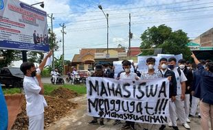 Tolak Masuk Asrama, Mahasiswa An Nuur Purwodadi Demo