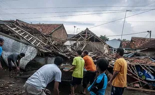 Foto-Foto Rumah Roboh Diterjang Hujan dan Angin Kencang di Lebak Banten