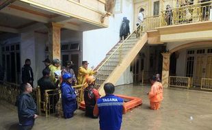 Curah Hujan Tinggi, Rumah Bupati Jember Jatim Terendam Banjir