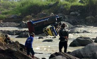 Truk Pasir Terseret Banjir Bandang di Tegal, 2 Orang Meninggal