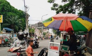 Ramainya Kawasan Gladak Solo Minggu Pagi, Serasa CFD Hidup Lagi