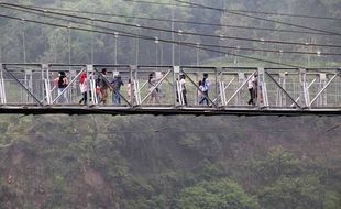 Jembatan Gantung Jadi Primadona, 7.000 Wisatawan Serbu Girpasang Klaten