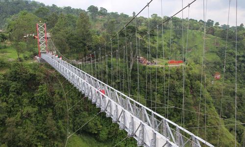 Aturan Jembatan Gantung Girpasang, Dilarang Selfie & Harus Jalan Kaki