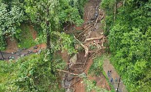 Longsor Tutup Jalan Utama di Lebakbarang Pekalongan, 11 Desa Terisolir