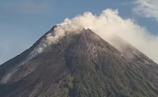 Masih Siaga, Gunung Merapi Tercatat 129 Kali Gempa Guguran dalam Sehari