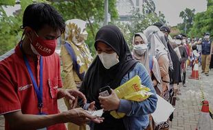 Stabilkan Harga, Pemkot Tangerang Gelar Operasi Pasar Minyak Goreng