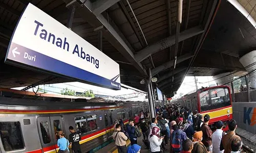 PPKM Level 2 Jakarta, Begini Ramainya Penumpang KRL Jabodetabek