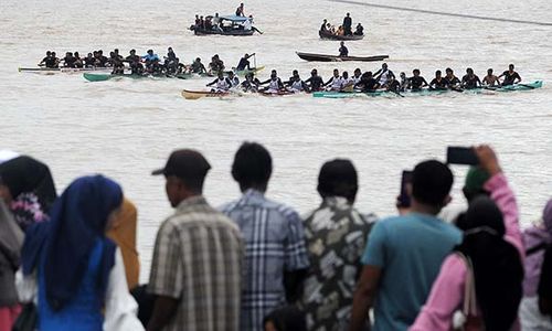 Lomba Pacu Perahu Daya Tarik Wisata di Sungai Batanghari Jambi