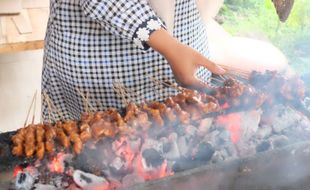 41 Tahun Bertahan, Satai Ayam Pak Bagong Sragen Tetap Maknyuss