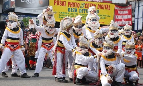 Eksistensi Kesenian Kethek Ogleng dan Badutan Mulai Punah Di Wonogiri