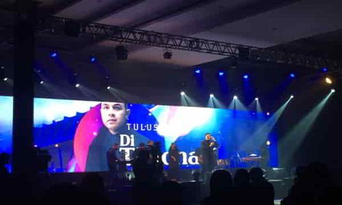 Tulus Bernyanyi, Penonton Tirtonadi Solo Bergembira