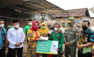 Rumah Roboh, Suyoto Warga Grogol Sukoharjo Dapat Bantuan dari Baznas