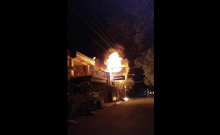 Breaking News! Unknown Coffee Fajar Indah Colomadu Karanganyar Terbakar