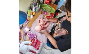 Perkenalkan Klinik Dolldodol, Bisa Sulap Spirit Doll Cantik Jadi Horor