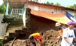 Ngeri Lur, Rumah Warga Wonogiri Ini Hampir Ambrol Terdampak Longsor